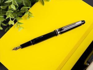 Montblanc Meisterstück Classique Füllfeder, Platinierte Beschläge 132468