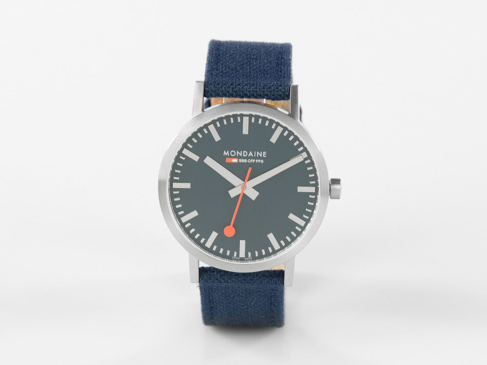 Mondaine SBB Classic Quartz Uhr, Blau, 40 mm, Leinenuhrband, A660.30360.40SBD